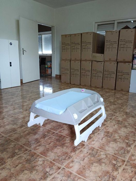 Carrinho de bebé, alcofa e muda fraldas