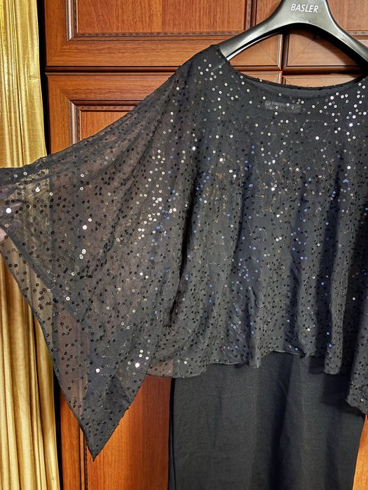 Жіноча сукня з паєтками