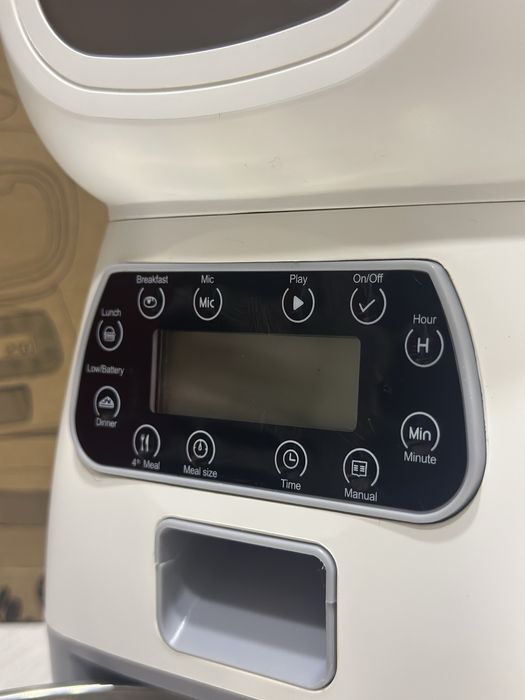 Автоматическая кормушка для домашних питомцев