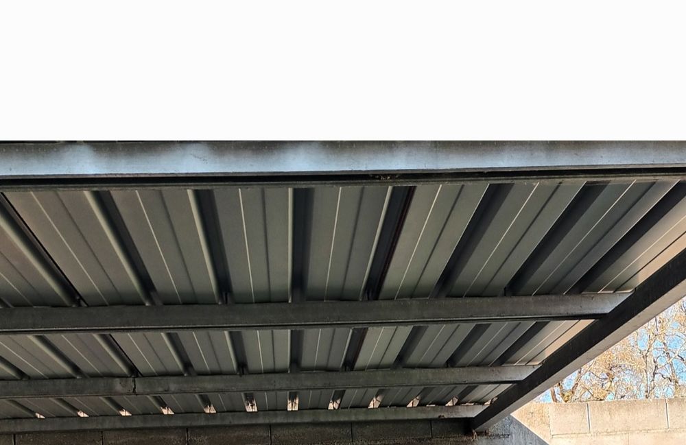 vendo ferros e chapas para telheiro 15 a 20 m2 aproximadamente 
já foi