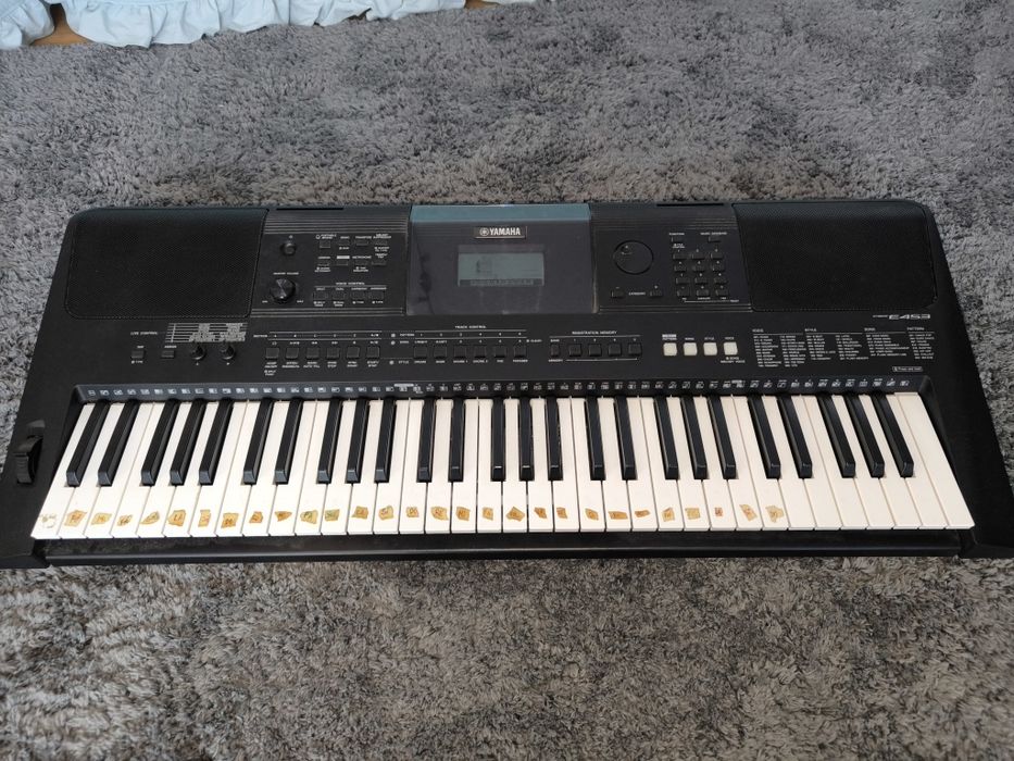Teclado Yamaha PSR-E453 (Como Novo + Caixa Original)