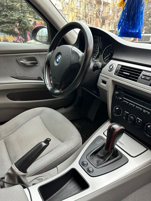 Продам отличный BMW e90