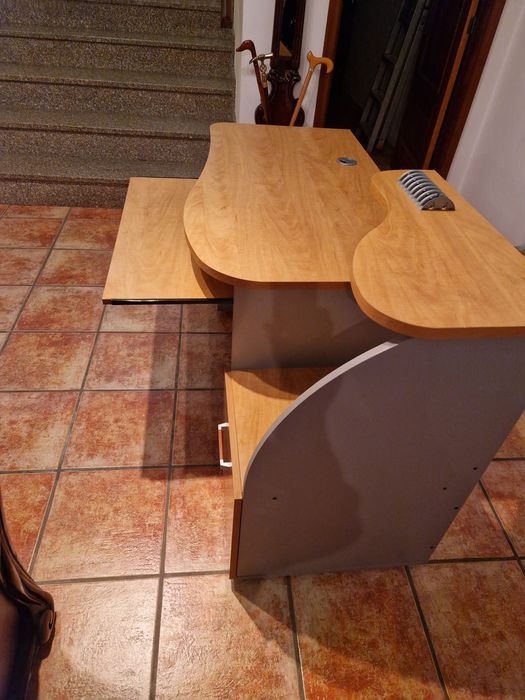 Secretária para escritório ou quarto de estudante