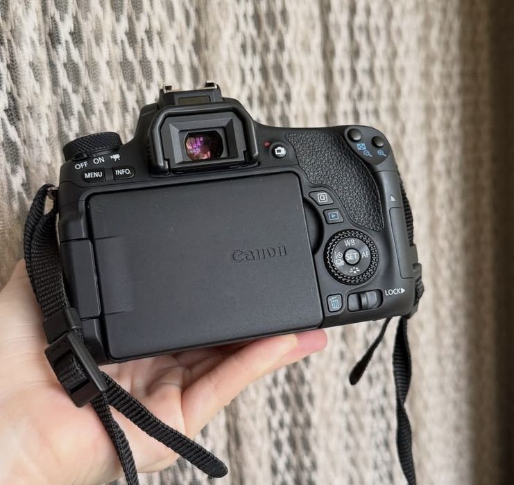 Canon EOS 760D + 50mm f/1.8 STM | 24.2 МП | Wi-Fi | Поворотний екран
