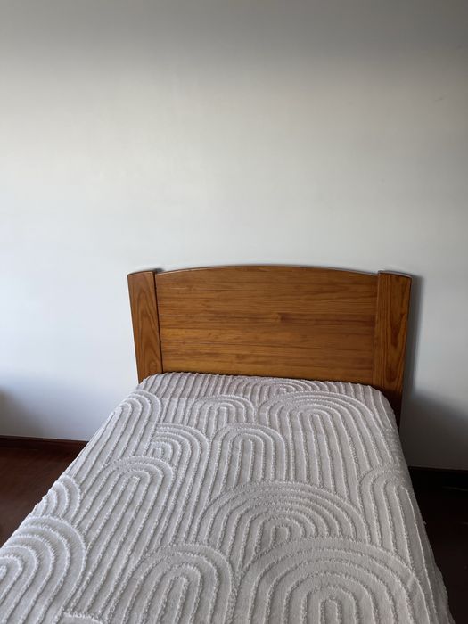 Cama de solteiro e colchao