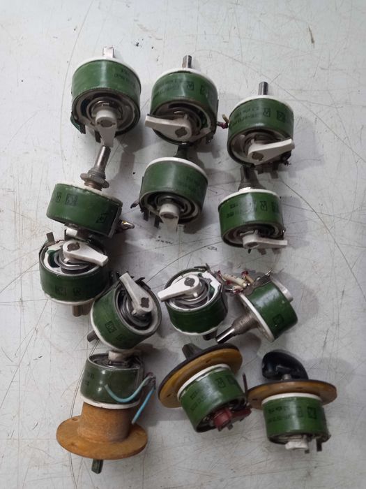 Переменные резисторы ППБ-15Г 3.3кОм.   10кОм.