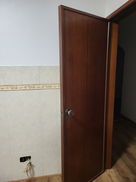 Porta com aro madeira