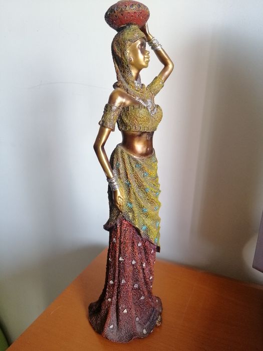 Estatueta Marfinite