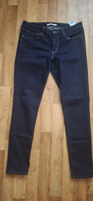 Продам джинсы Levis женские