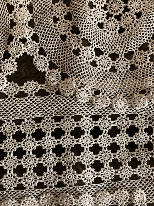 Renda feita à mao 2 redondos e retangular