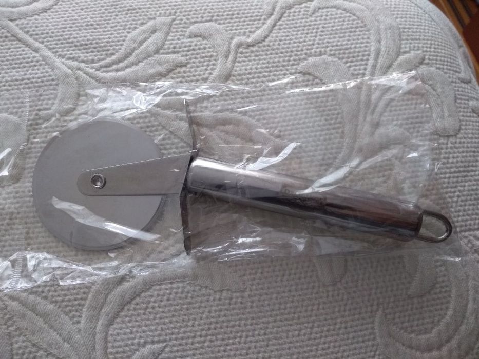Espremedor Inox \ cortador  pizzas
