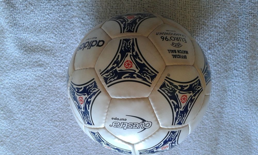 Bolas novas a estrear,originais,oficiais UEFA, adidas. Euros: 1996 Inglaterra; 2000 Holanda/Bélgica; 2004 Portugal; 2008 Áustria/Suíça. 175€/un.500€/4