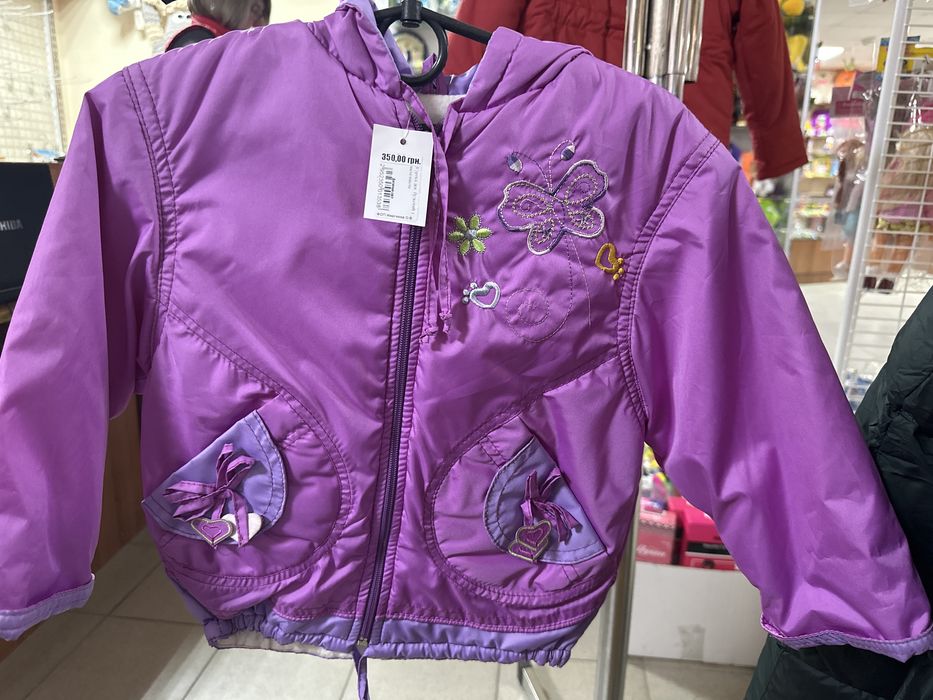 Куртка легка для дівчинки