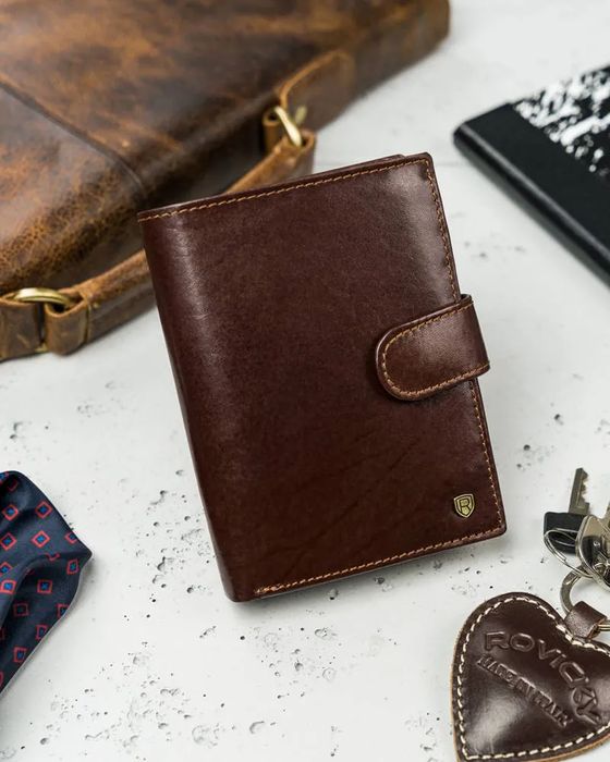 skórzany portfel męski brązowy pionowy z zapięciem