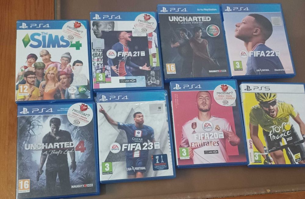 PS4 ,mais 8 jogos e comando incluído.