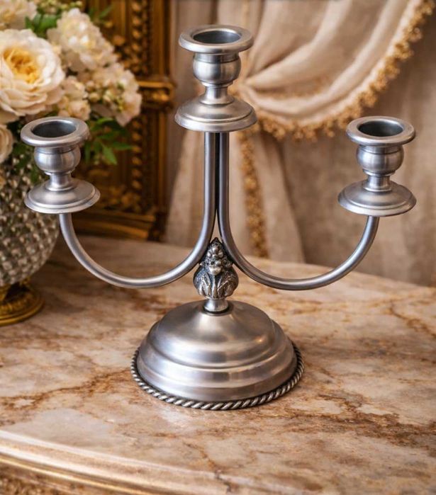 Castiçal Clássico de 3 Braços em casquinha de Prata