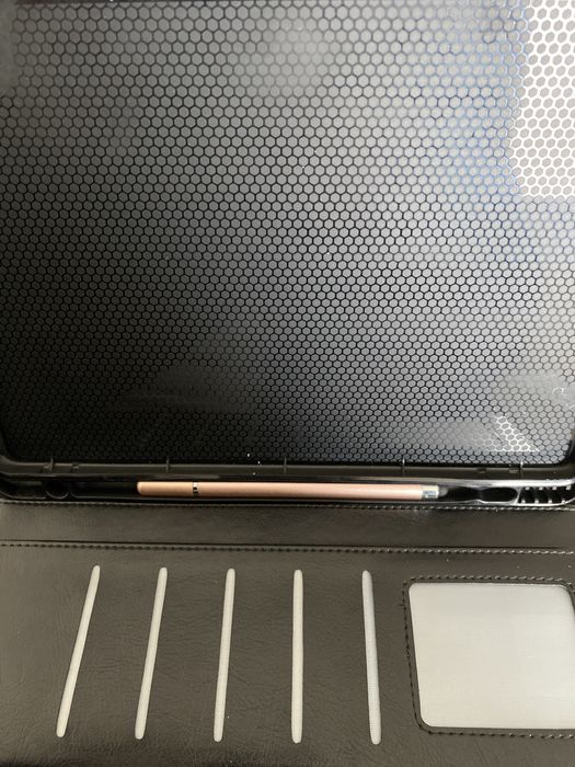 Capa para iPad e tablet estilo carteira / bolsa couro + caneta dourada