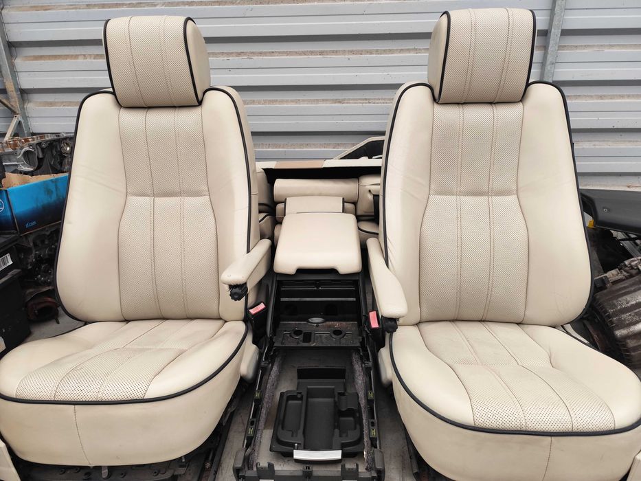 Range Rover L322 06-12 Fotele Boczki Jasna skóra Ivory Podgrzewane Wentylowane Monitory Europa