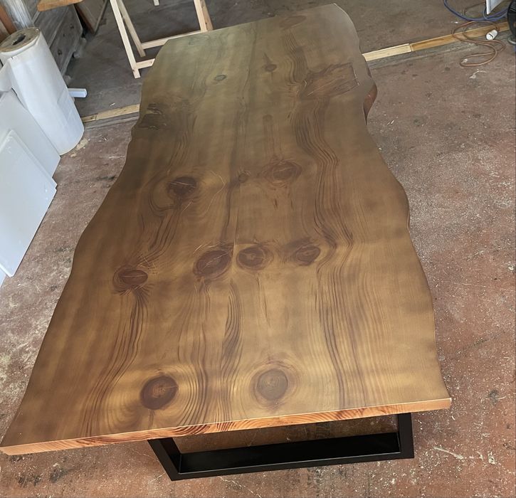 Mesa em madrira maciça - nova