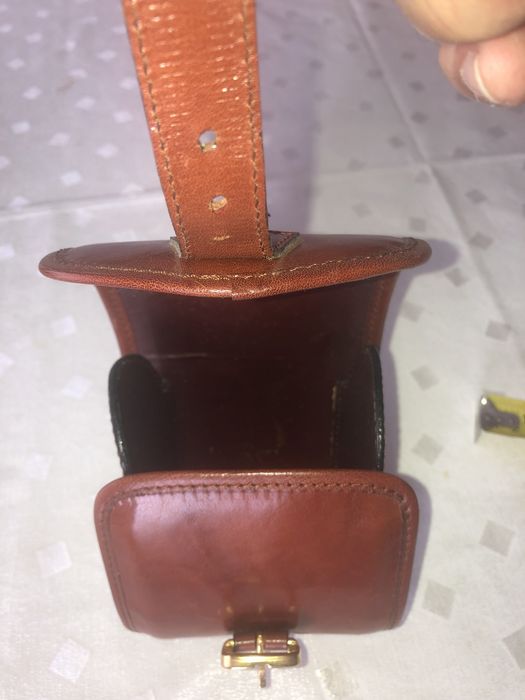 Porta-cintos em pele