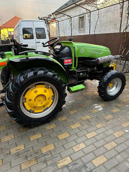 Продам.     трактор DV404D