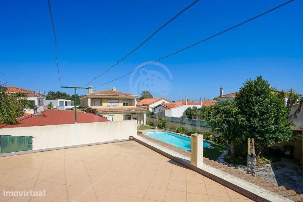 Moradia T5 com piscina, anexo e amplos espaços exteriores | Samora Cor