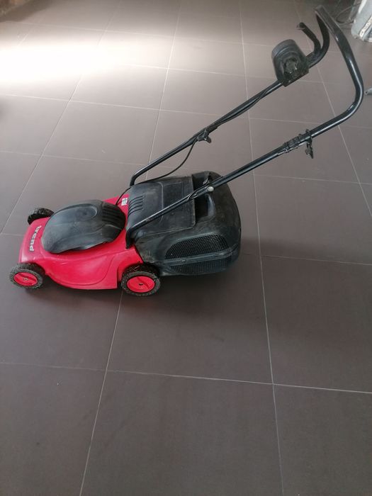 Máquina de cortar relva