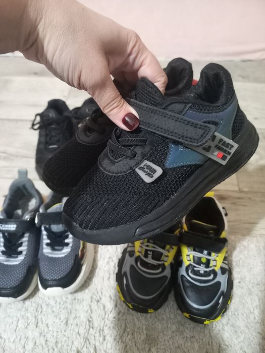 Продам кроссовки на мальчика