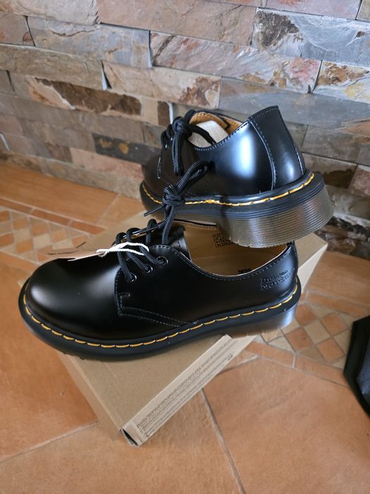 Sapatos dr. Martens 
Numero 41 ( calça 40.5