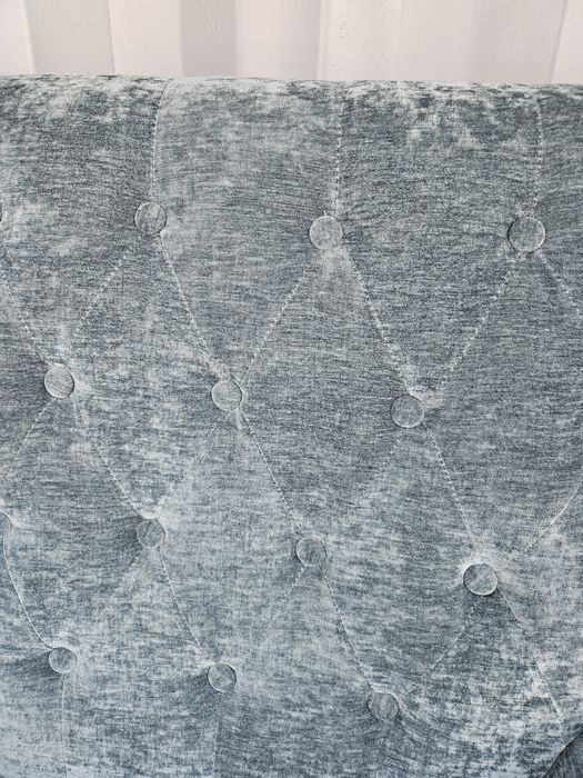 Zielony wydłużony fotel szezlong