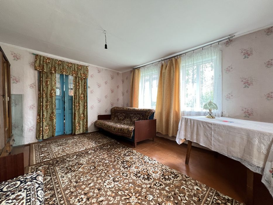 Будинок в селі Острів  поруч сосновий ліс та річка