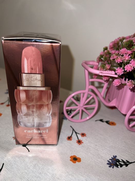 Cacharel Yes I am Glorious woda perfumowana kształt szminki