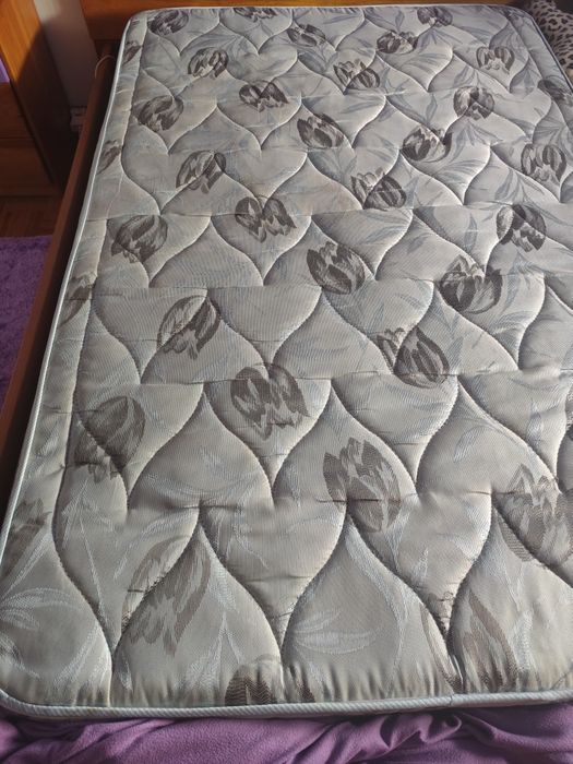 Cama casal com colchão