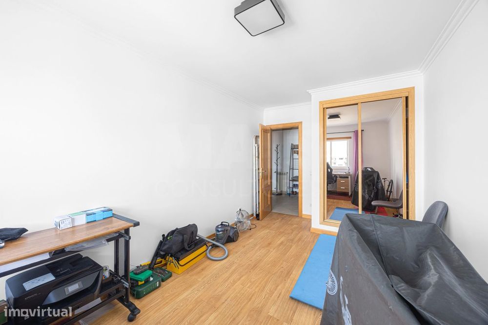 Apartamento T3 no Centro do Carregado | Parqueamento e Arrecadação