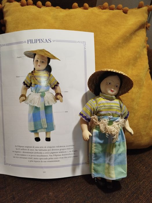 Vendo bonecas em porcelana. TAM 22cm de altura