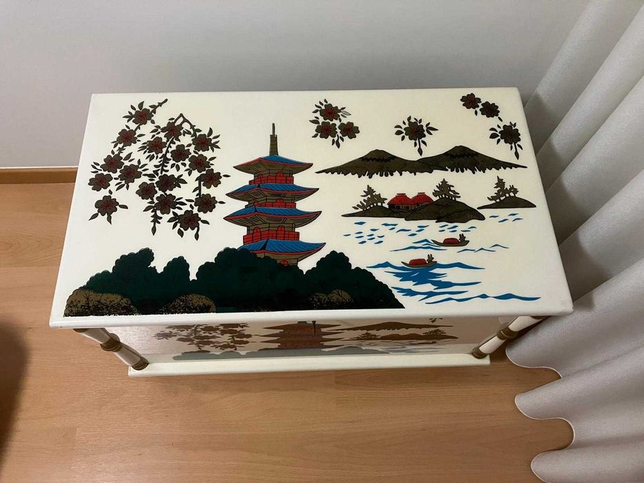 Arca com motivos orientais