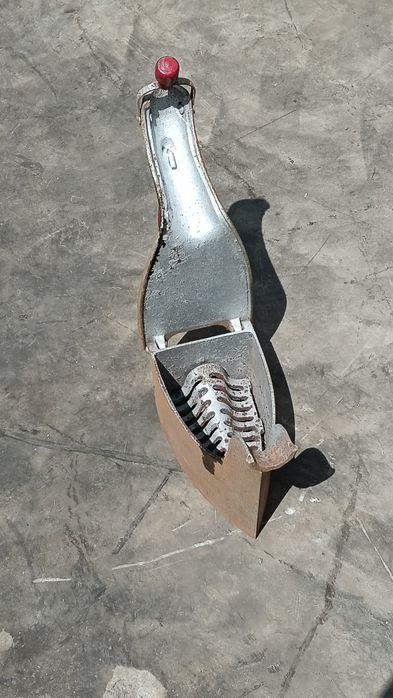Ferro de passar a roupa antigo