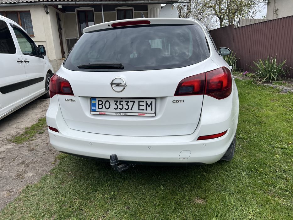 Opel Astra J 2011