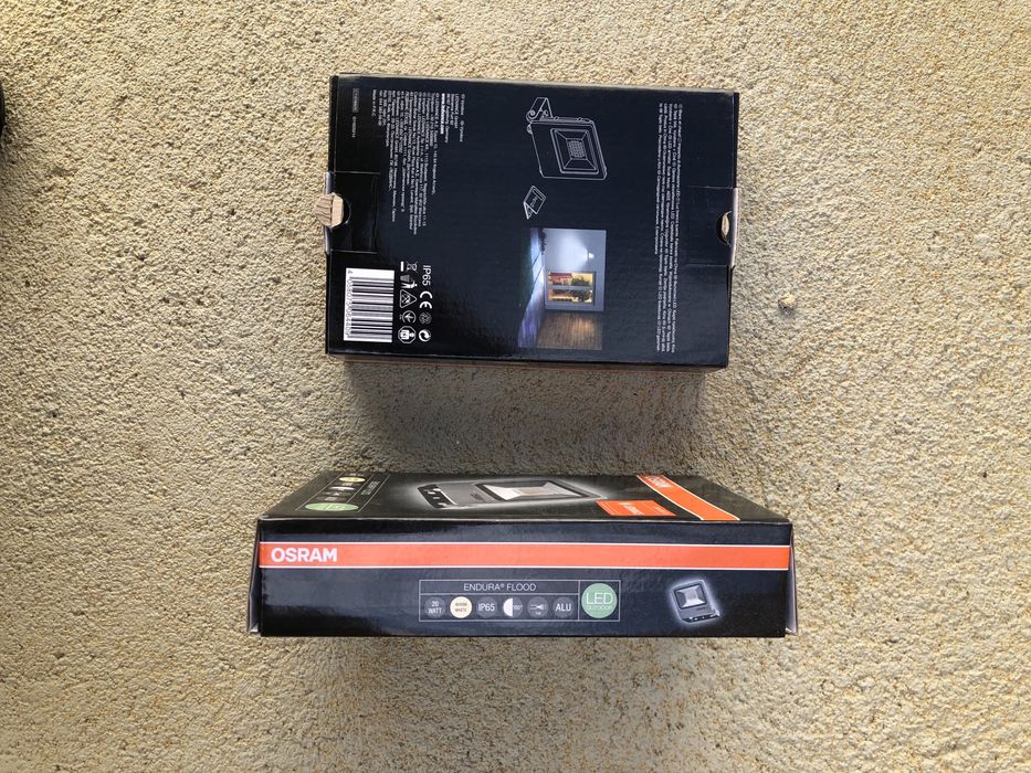 Projetor de led osram novo em caixa.
