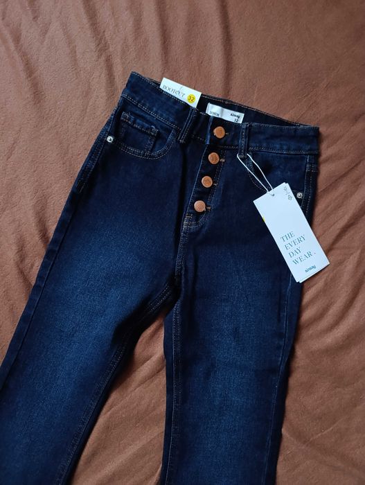 Нові стильні джинси