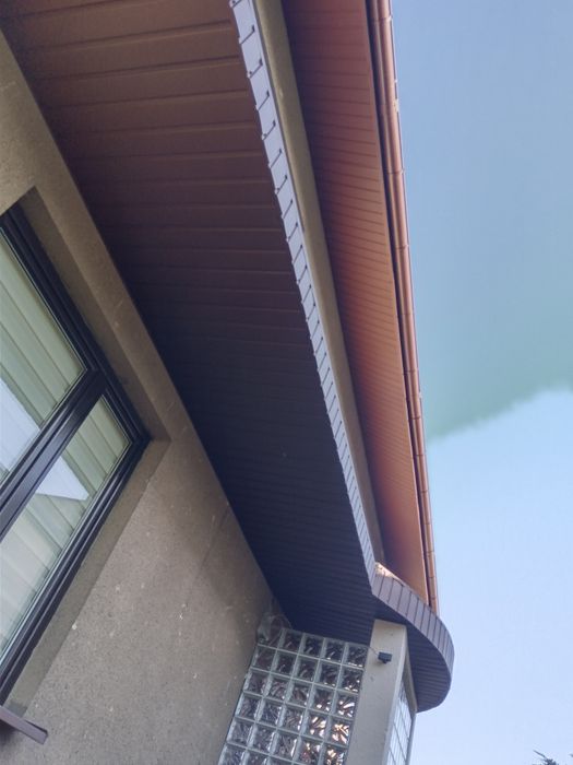 Montaż zadaszeń i obróbek blacharskich oraz podbitek z blachy