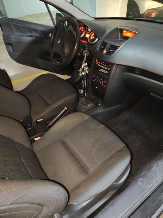 Peugeot 207 1.4 165.000 Kms Comercial Preto 2007