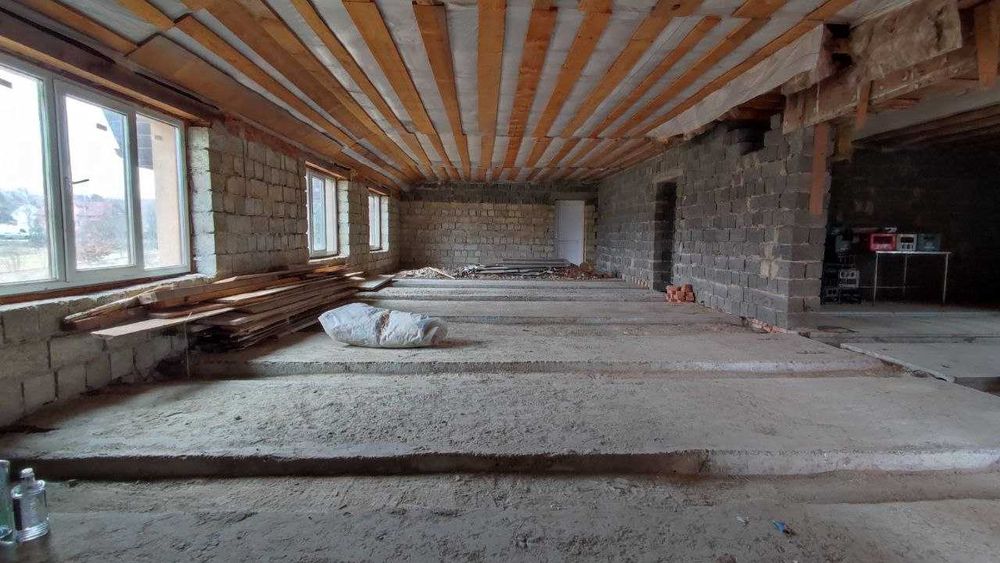 Продаж комерційної будівлі в центрі с. Підлісся