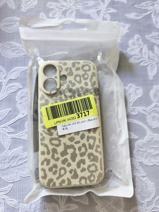 Dwa etui do iPhone 16