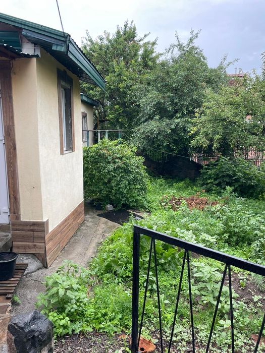Приватні Дві нерухомості  160 к2-м  р-н мед коледж  пишіть ваібер.