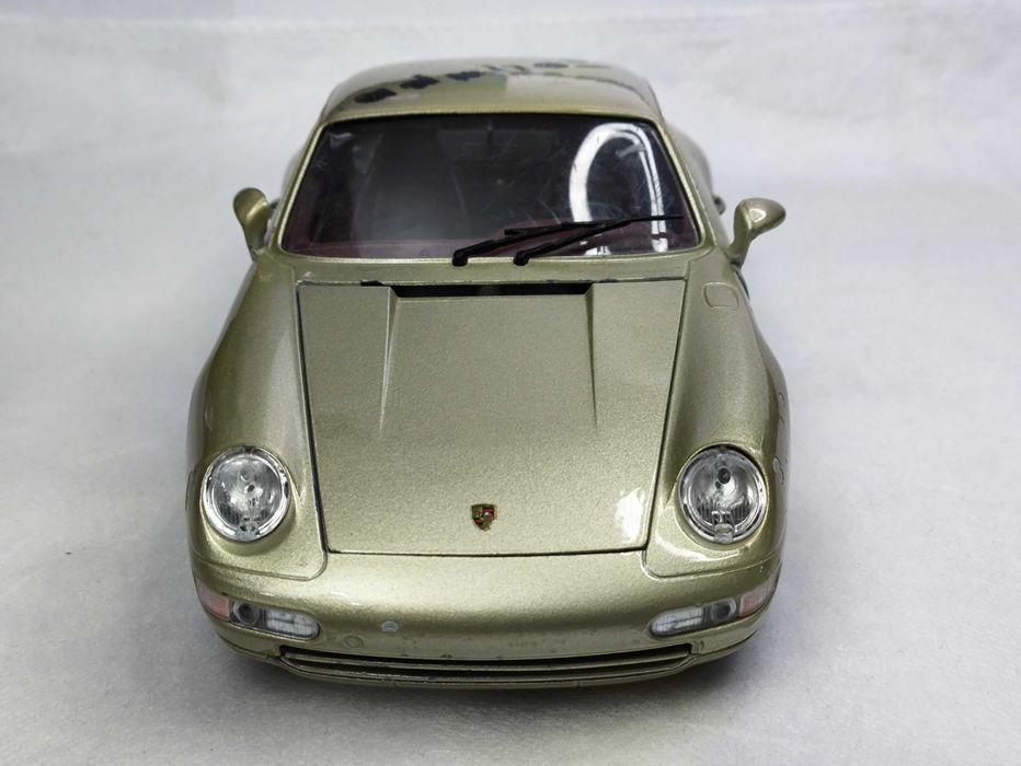 Модель Porsche Carrera (1993) 1/18 Bburago Italy