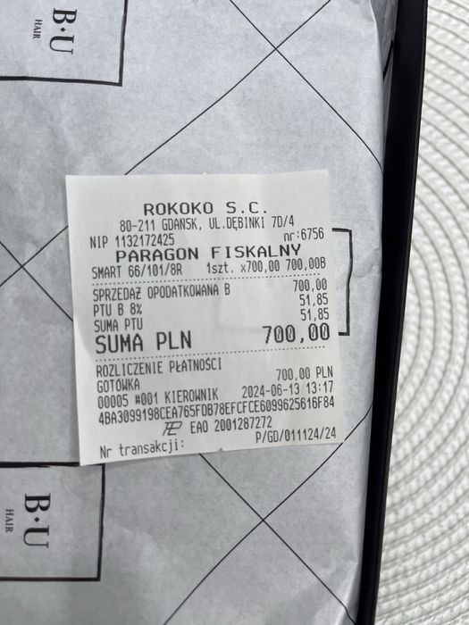 Peruka syntetyczna – krótka, w odcieniu chłodnego blondu
