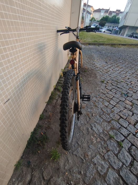 Bicicleta usada a andar bem