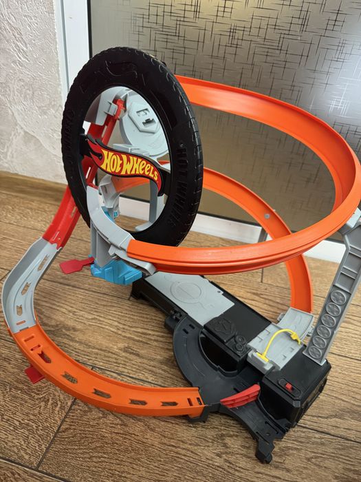 Продам трек Hot wheels