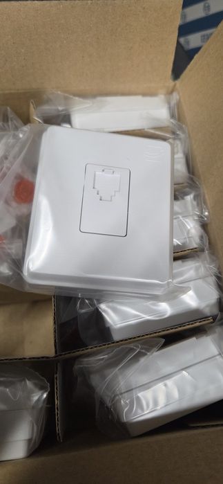 Caixa de 10 tomadas telefónicas